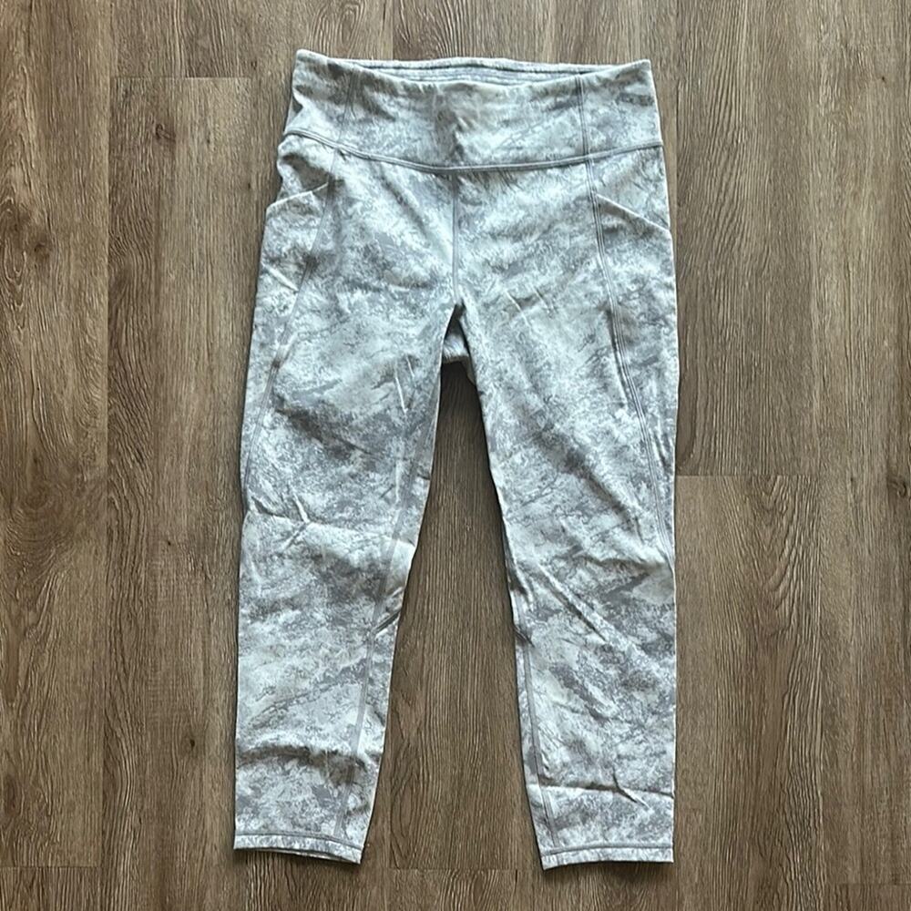 Lululemon Time‎ To Sweat 23" Crop Leggings Eternal Wave White Size 10 Athletic